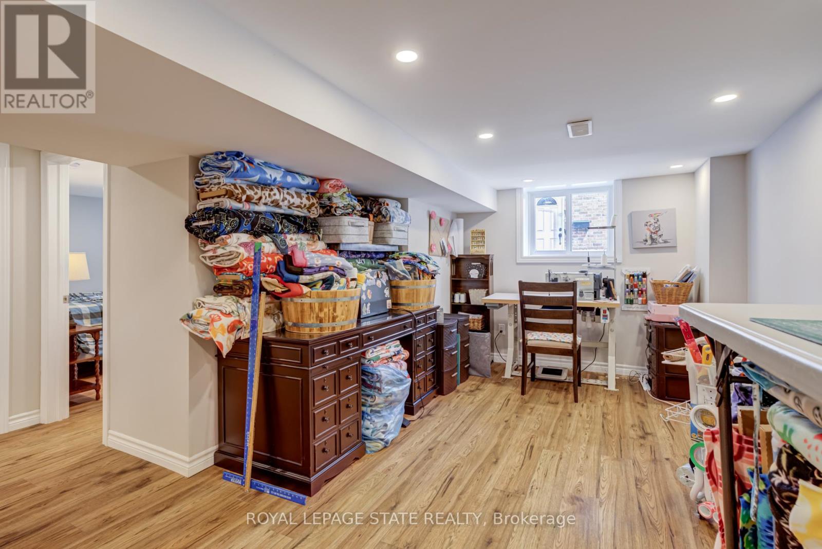 Photo 25 of 90 Arcade Crescent, Hamilton ON