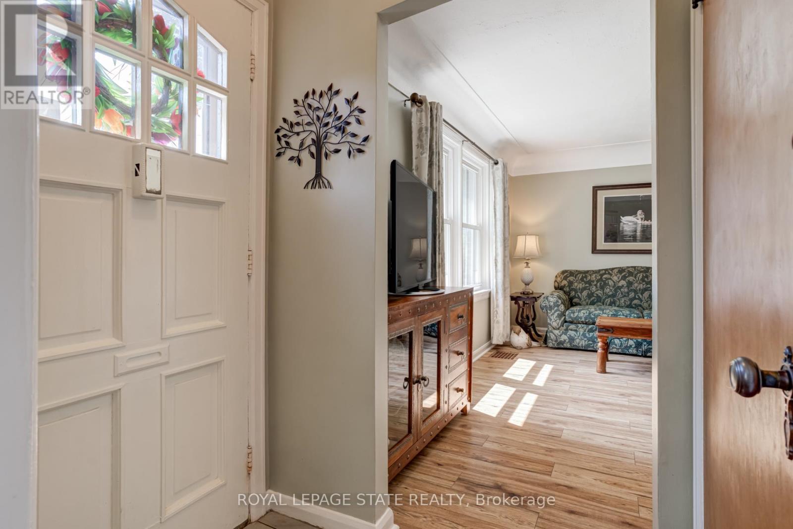 Photo 6 of 90 Arcade Crescent, Hamilton ON