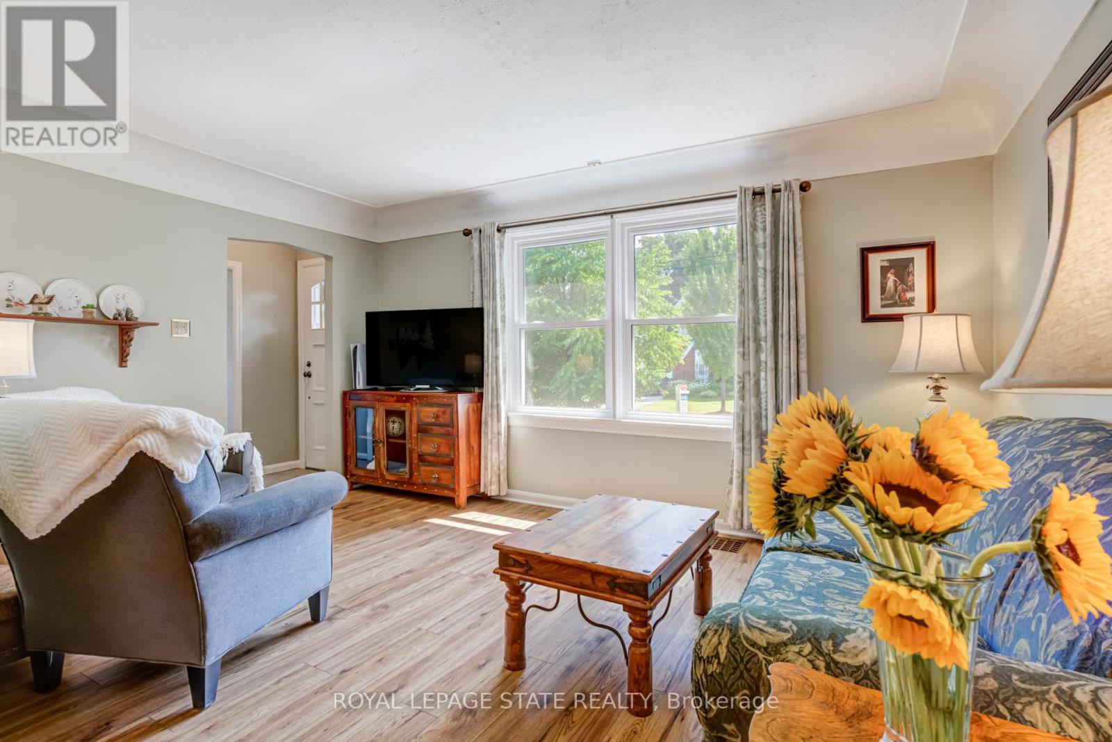Photo 8 of 90 Arcade Crescent, Hamilton ON