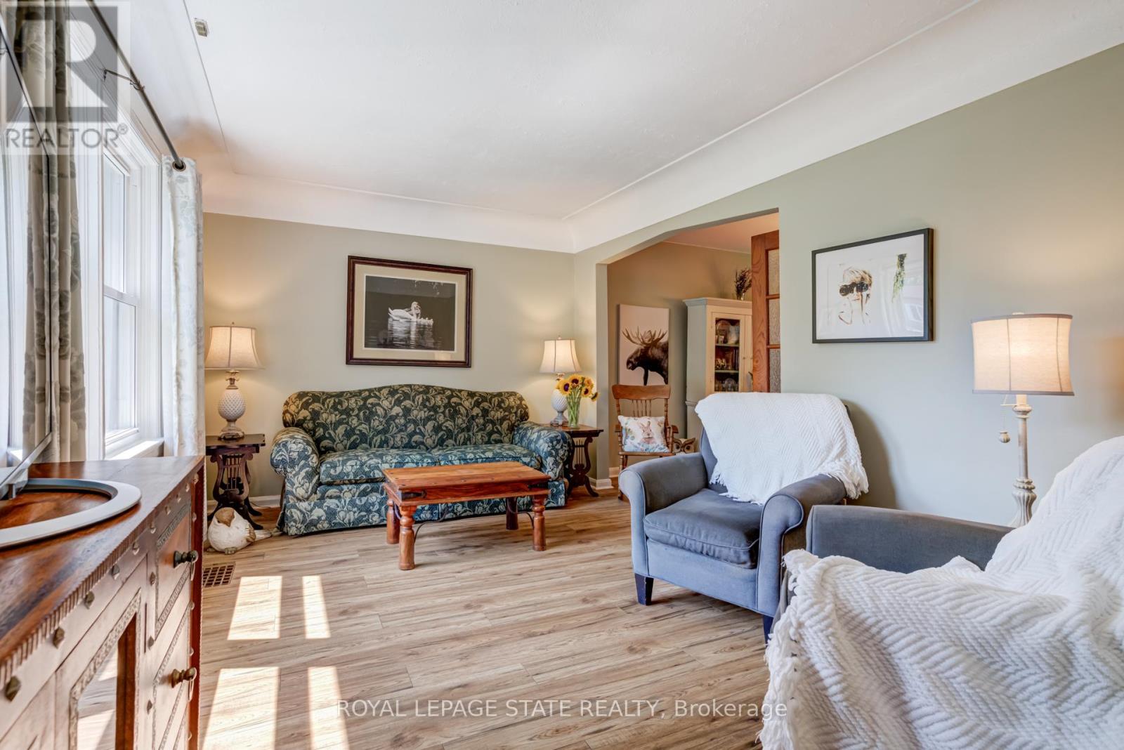 Photo 7 of 90 Arcade Crescent, Hamilton ON