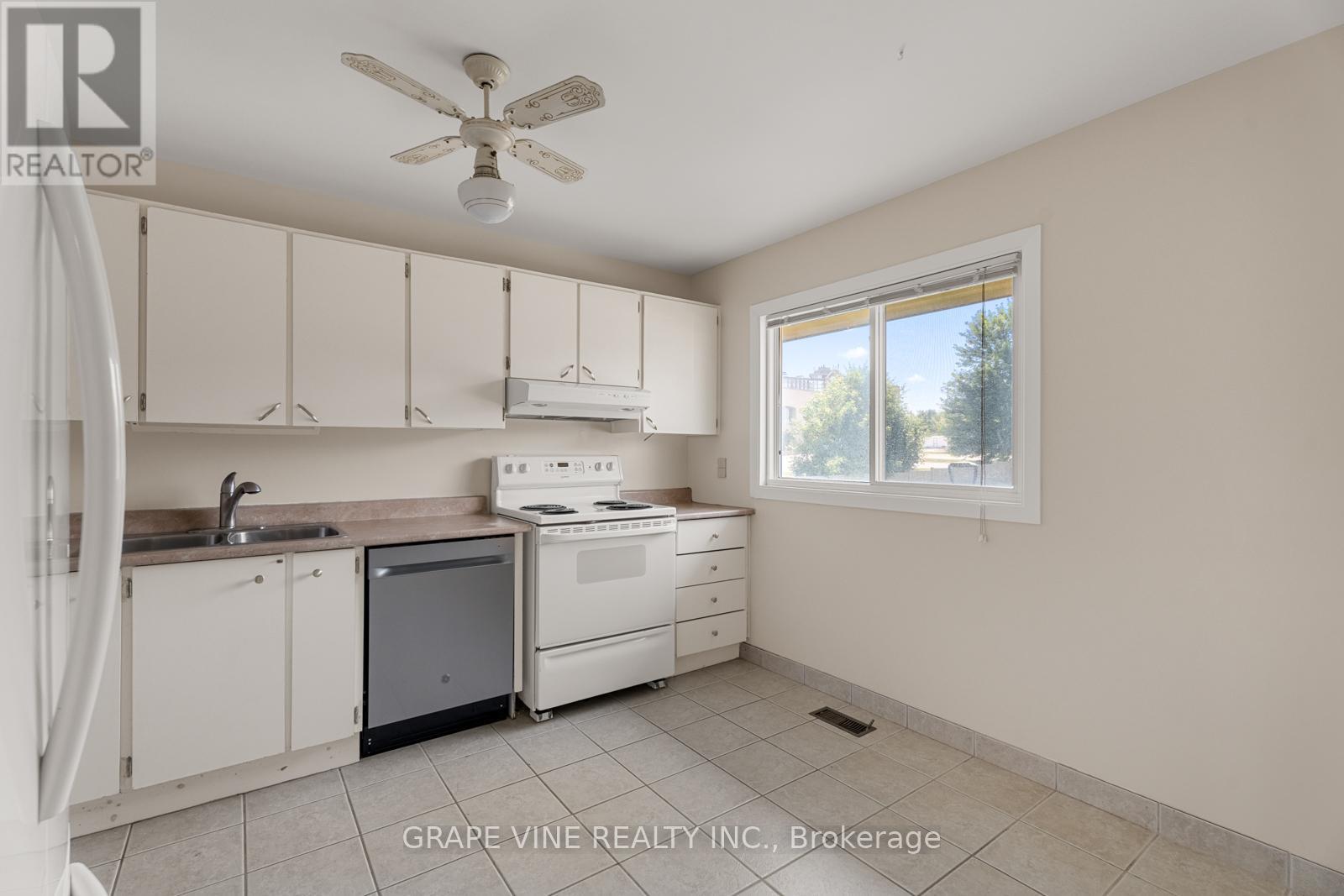 Photo 7 of 31 2671 Pimlico Crescent, Ottawa ON