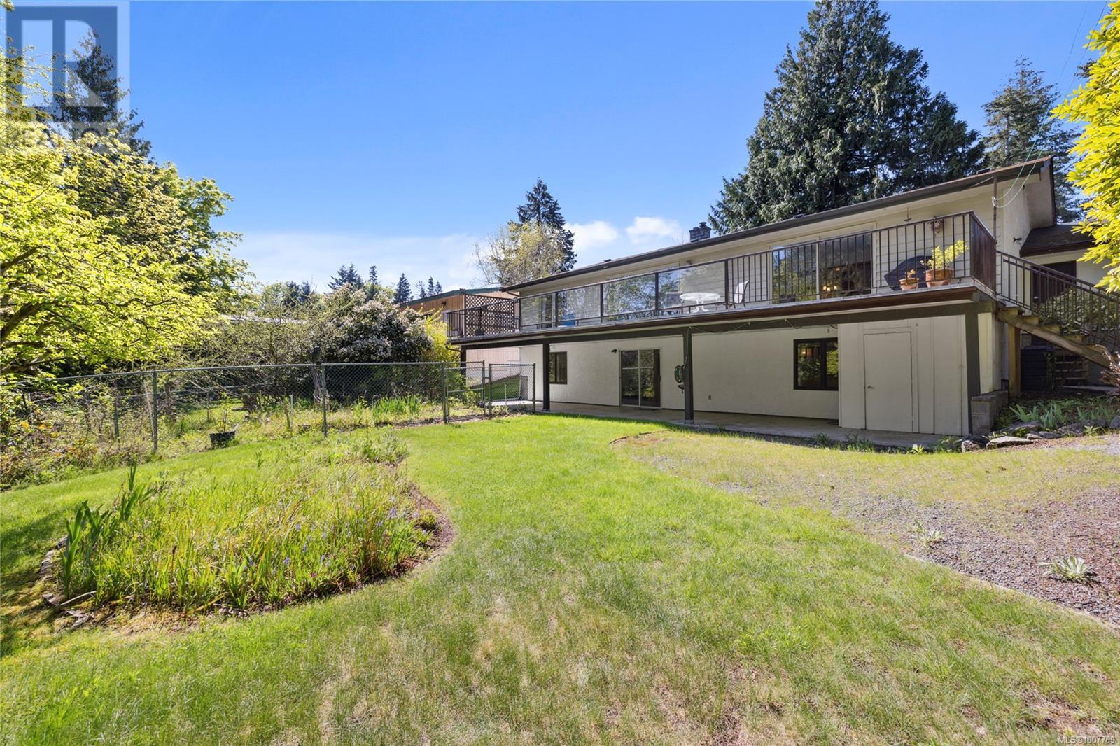 Photo 2 of 651 Belyea Rd, Qualicum Beach BC