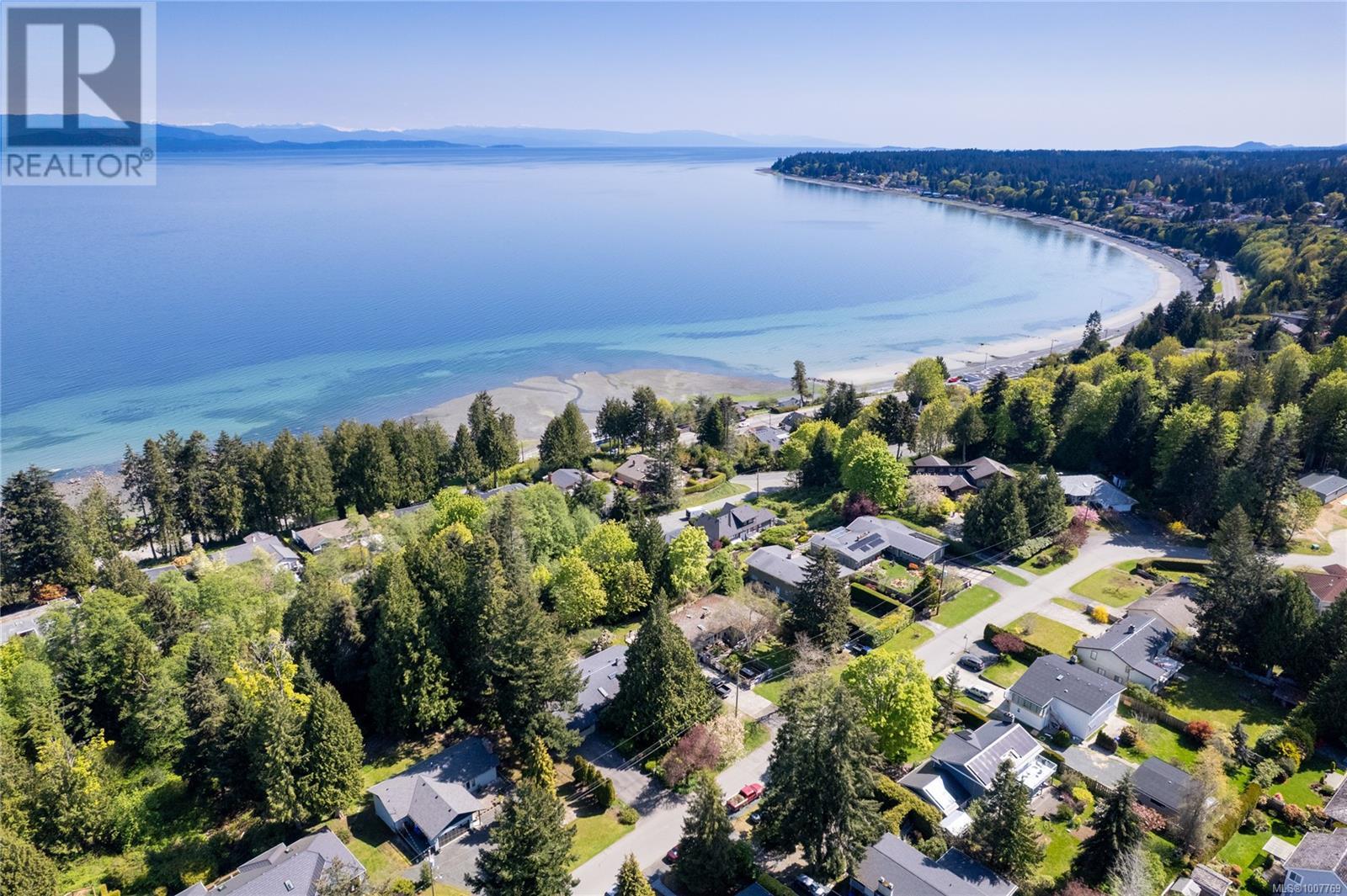 Photo 3 of 651 Belyea Rd, Qualicum Beach BC