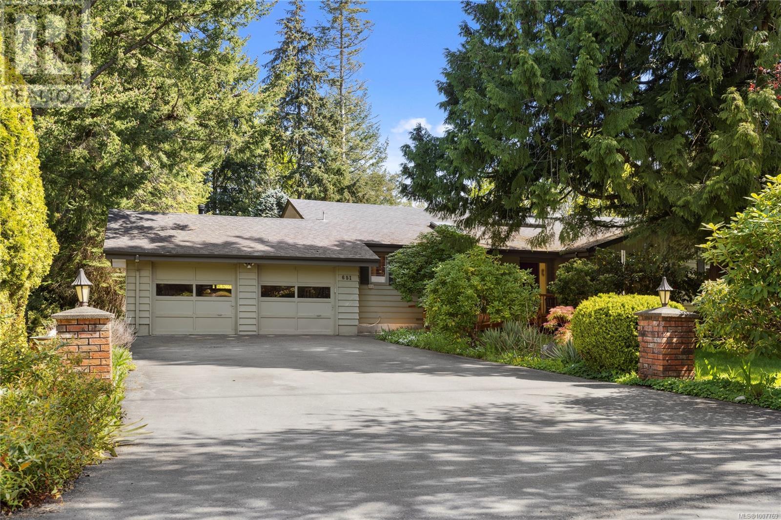 Photo 6 of 651 Belyea Rd, Qualicum Beach BC