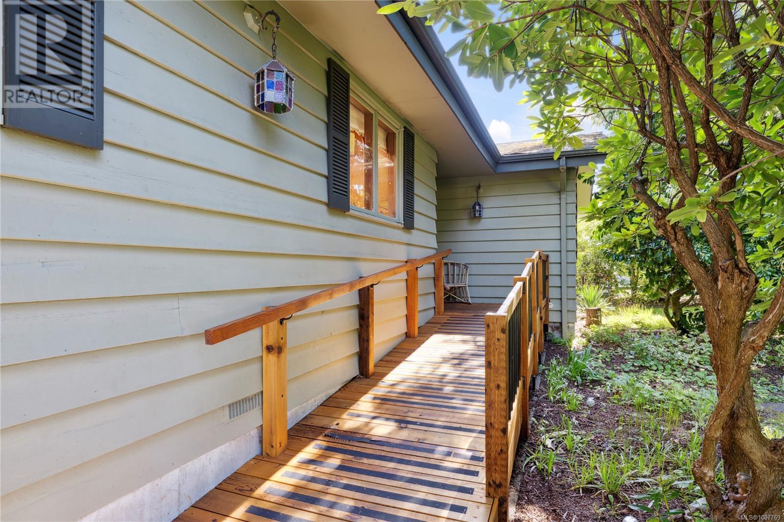 Photo 8 of 651 Belyea Rd, Qualicum Beach BC