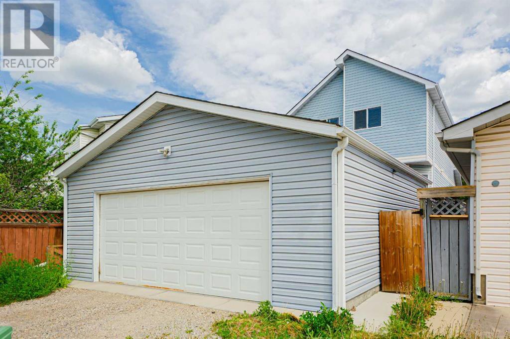 Single Family House for Sale in  Fresno Place NE Monterey Park Calgary 