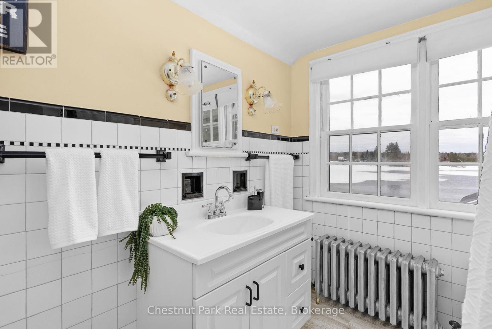 Photo 18 of 1706 Highway 518 Highway E, Kearney ON