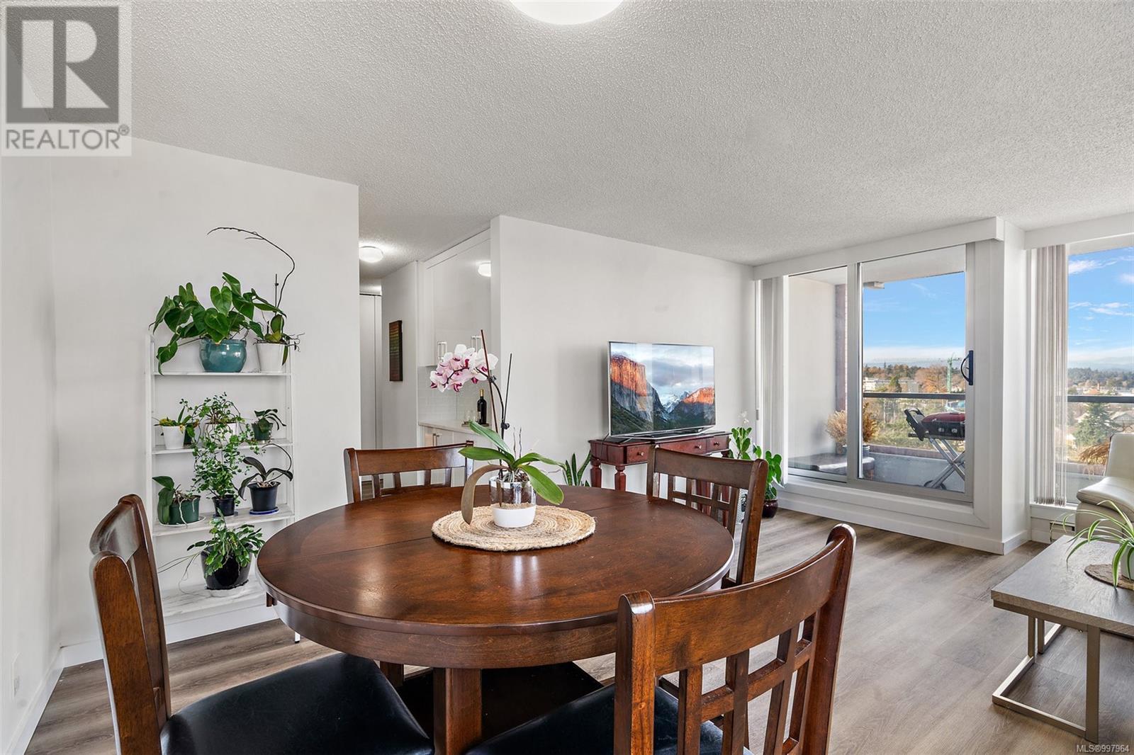 Photo 6 of 1101 327 Maitland St, Victoria BC