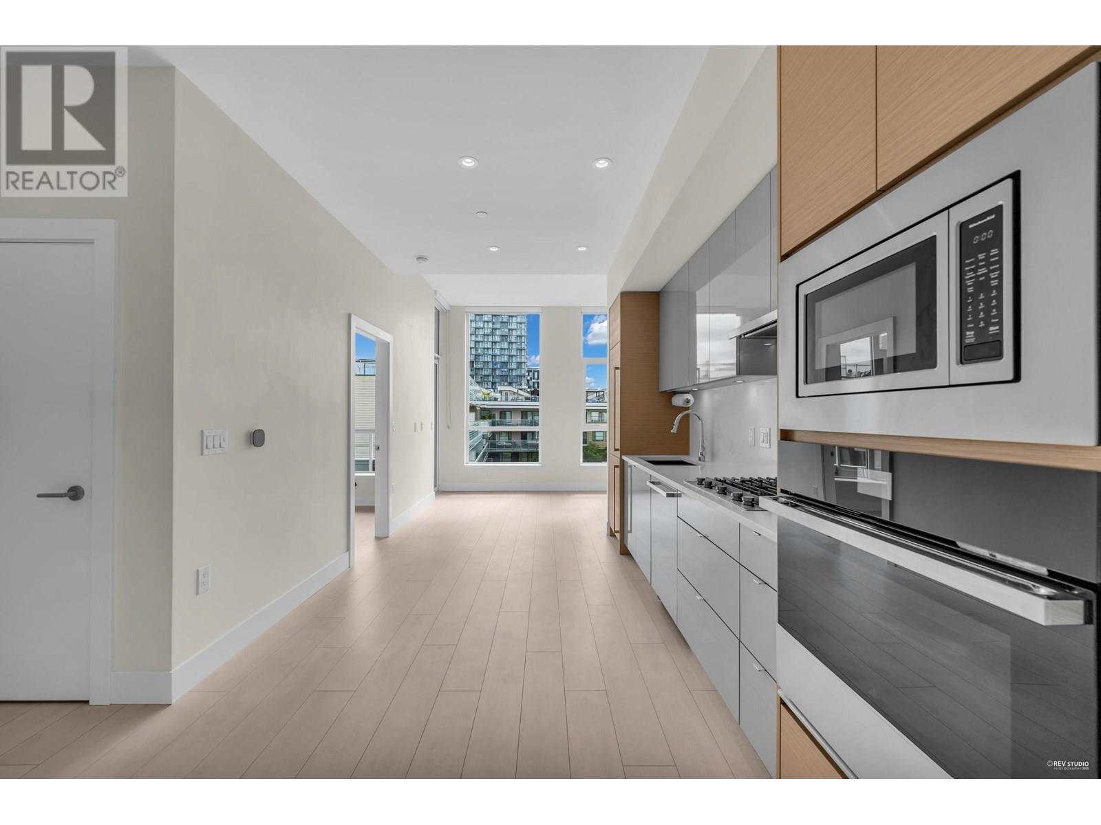 Photo 3 of 601 3438 Sawmill Crescent, Vancouver BC