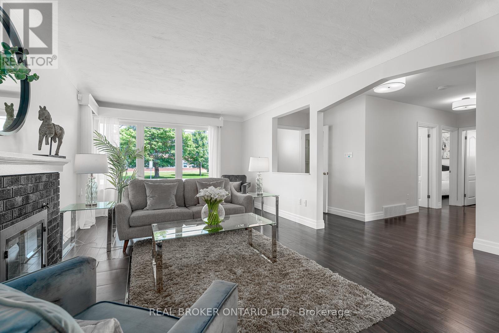 Photo 14 of 752 Smyth Road, Ottawa ON