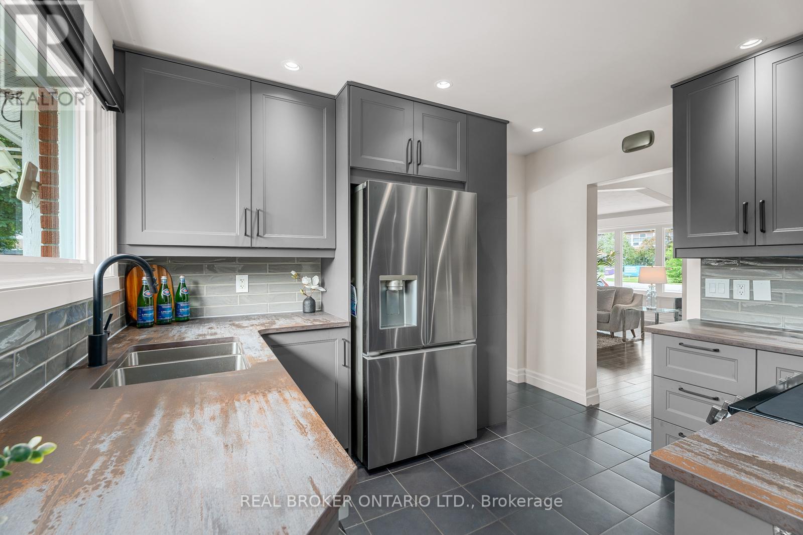 Photo 22 of 752 Smyth Road, Ottawa ON