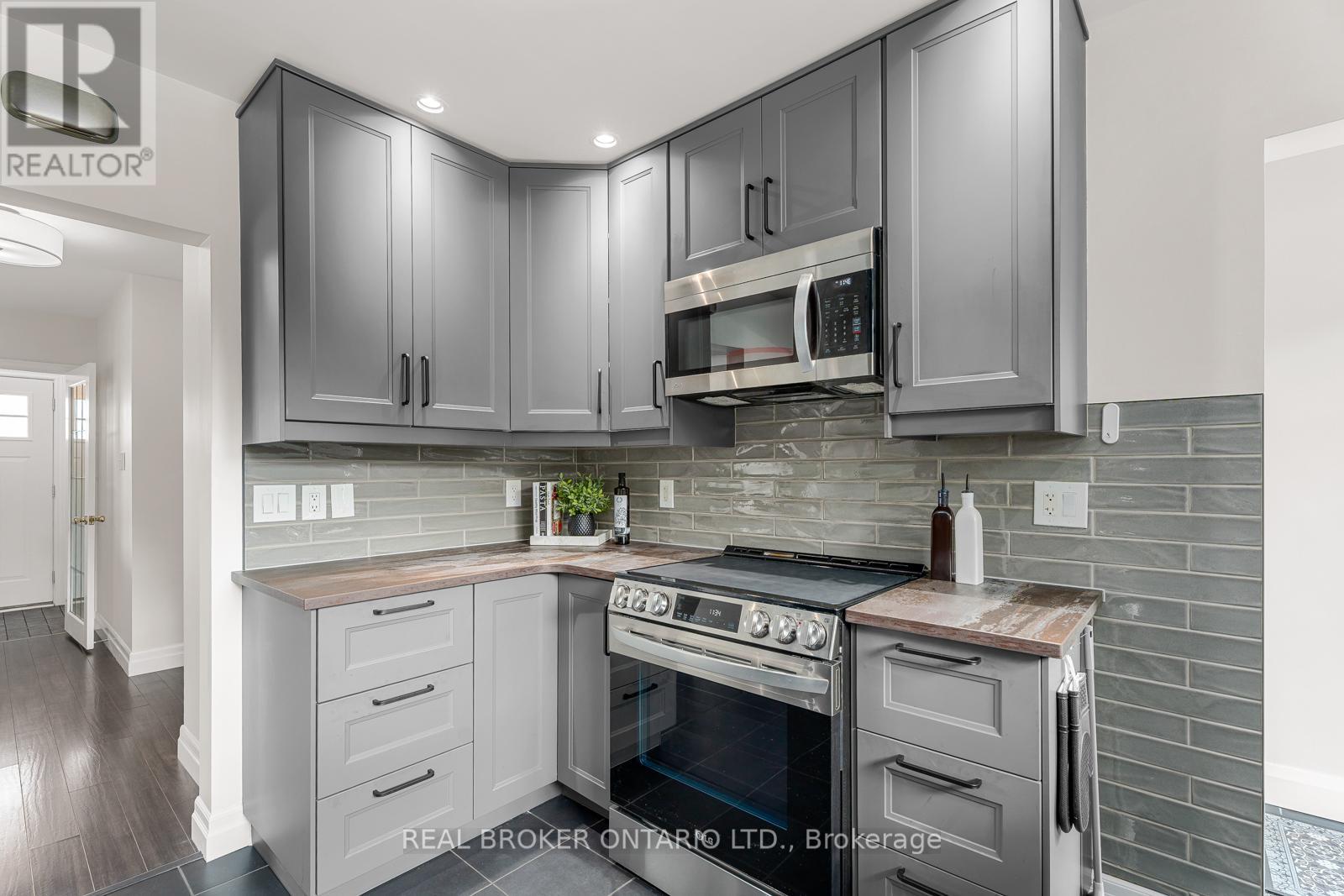 Photo 23 of 752 Smyth Road, Ottawa ON