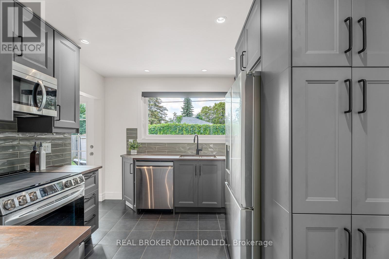 Photo 24 of 752 Smyth Road, Ottawa ON