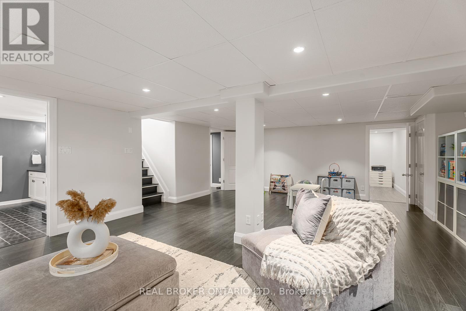 Photo 34 of 752 Smyth Road, Ottawa ON