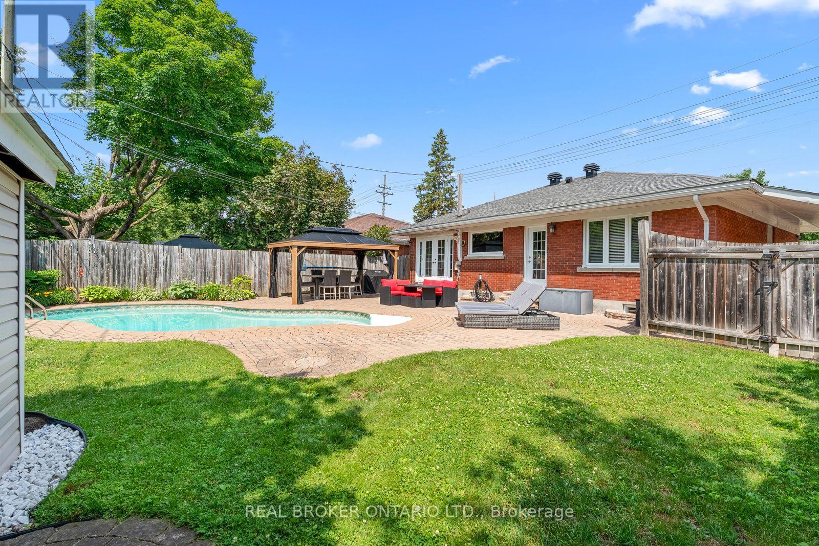 Photo 7 of 752 Smyth Road, Ottawa ON