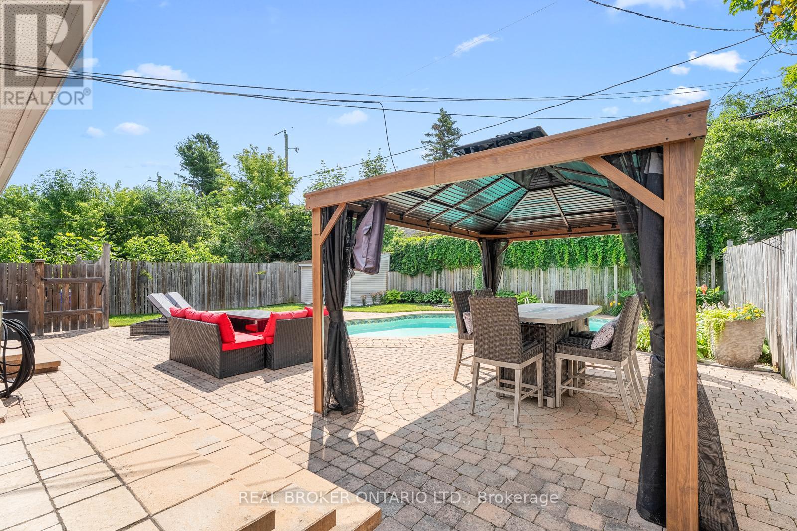 Photo 8 of 752 Smyth Road, Ottawa ON