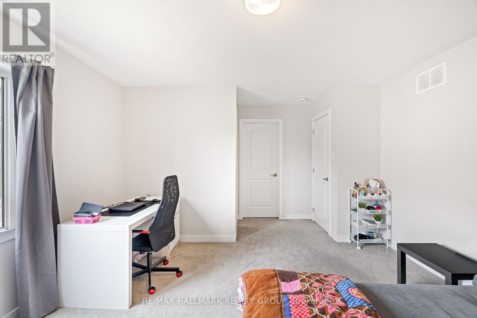 Photo 9 of 243 Surface Lane, Ottawa ON