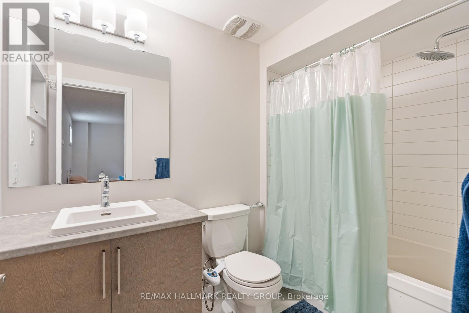 Photo 14 of 243 Surface Lane, Ottawa ON
