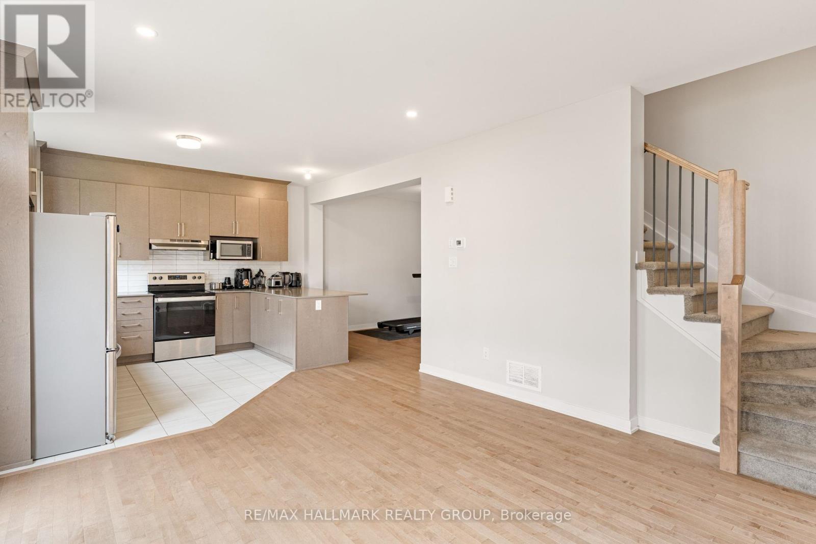 Photo 16 of 243 Surface Lane, Ottawa ON
