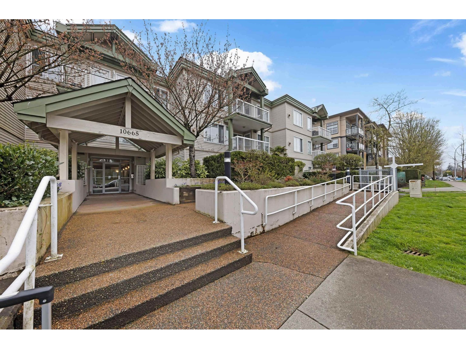 Photo 1 of 304 10665 139 Street, Surrey BC