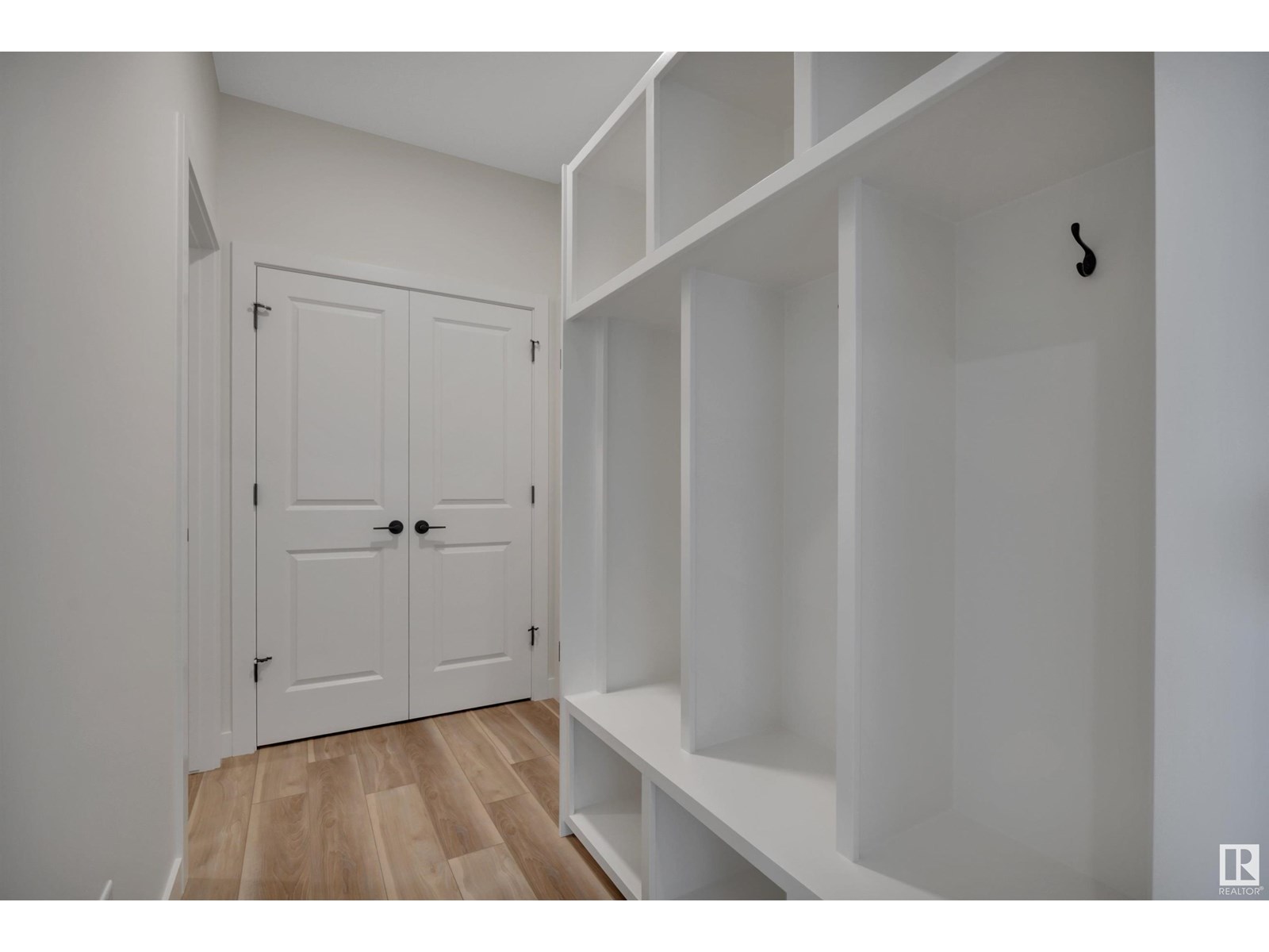 Photo 5 of 8905 223 A St Nw, Edmonton AB