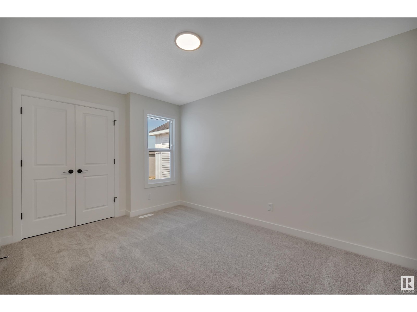 Photo 3 of 8905 223 A St Nw, Edmonton AB