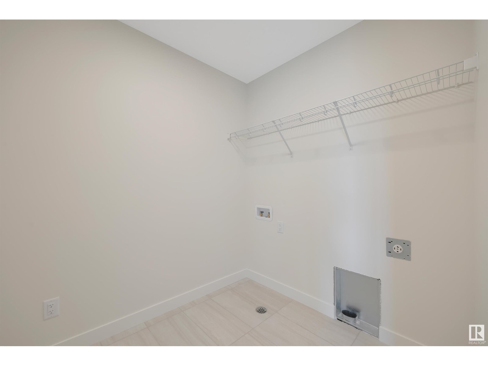 Photo 21 of 8905 223 A St Nw, Edmonton AB