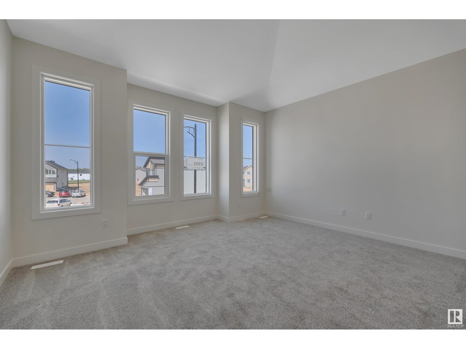 Photo 7 of 8905 223 A St Nw, Edmonton AB