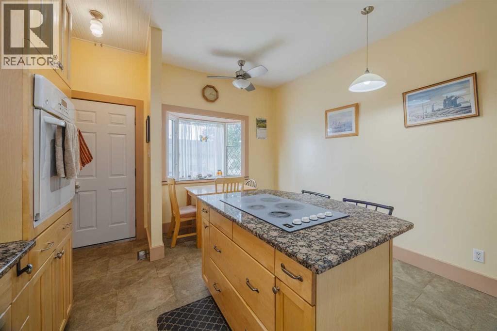 Photo 11 of 15 Elma Street W, Okotoks AB