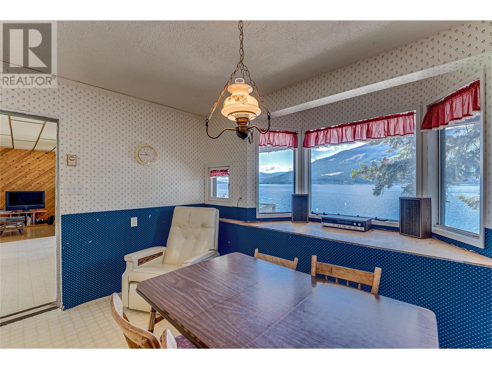 Photo 10 of 4742 Sunnybrae Canoe Point Road, Tappen BC