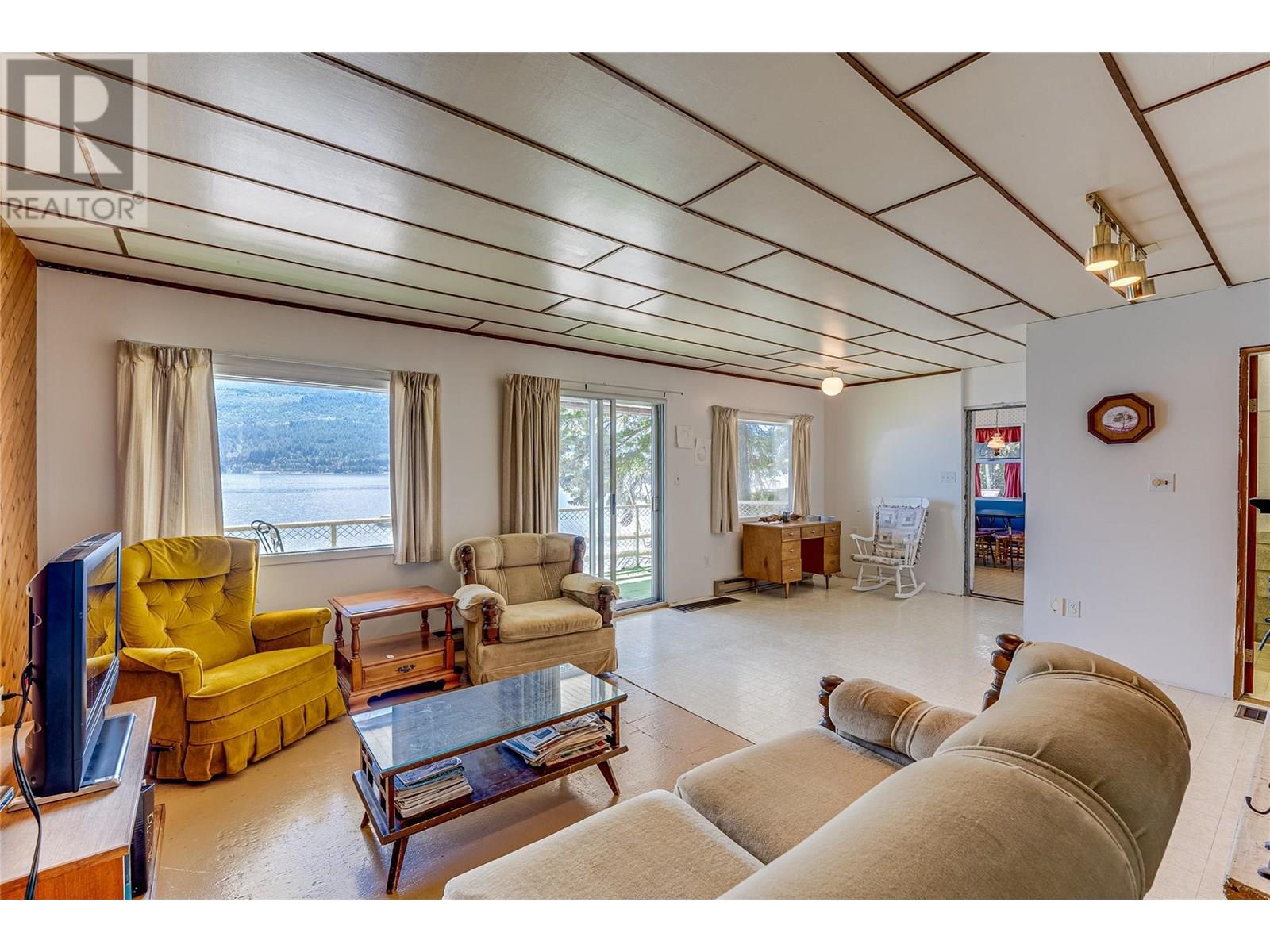 Photo 14 of 4742 Sunnybrae Canoe Point Road, Tappen BC