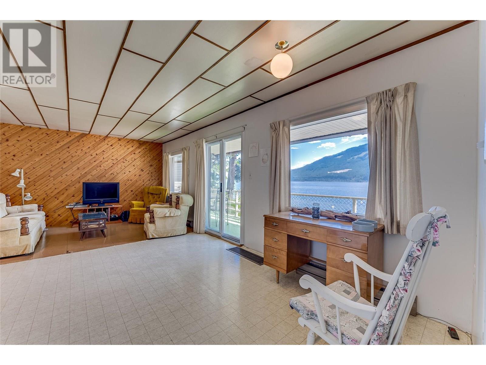 Photo 32 of 4742 Sunnybrae Canoe Point Road, Tappen BC