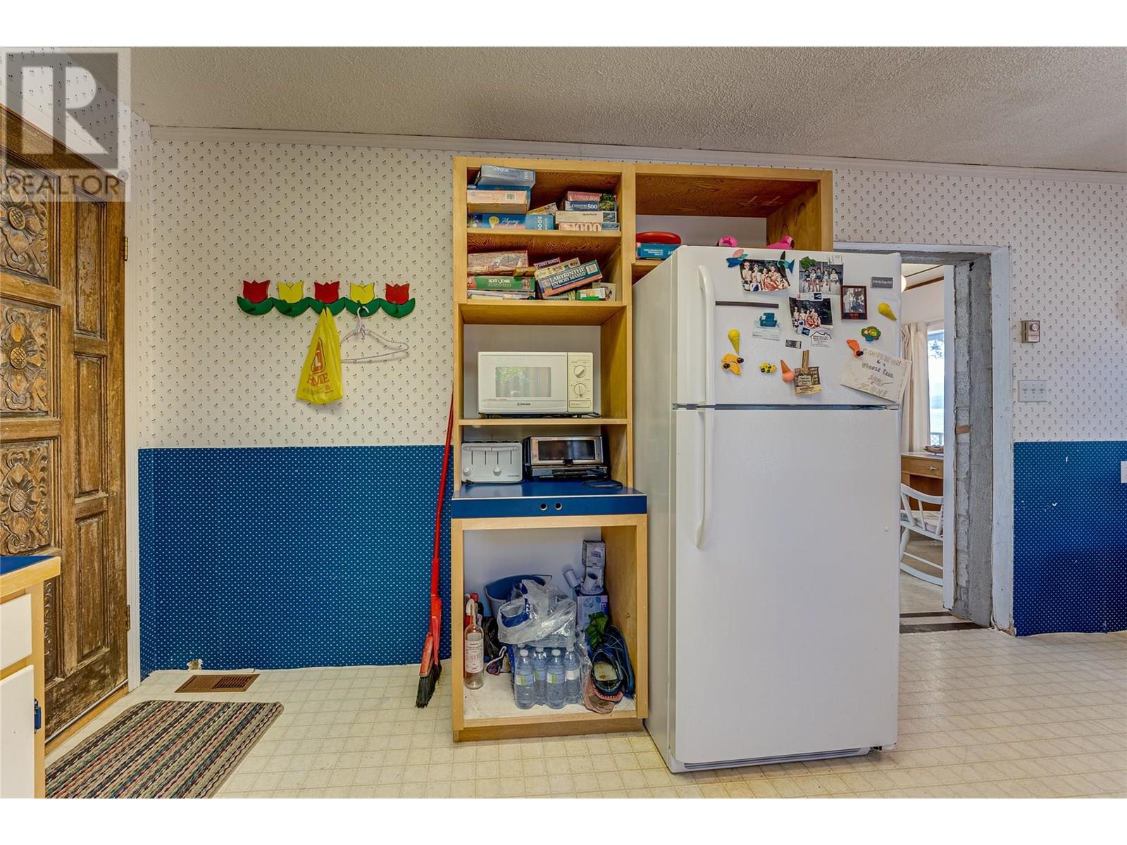 Photo 12 of 4742 Sunnybrae Canoe Point Road, Tappen BC