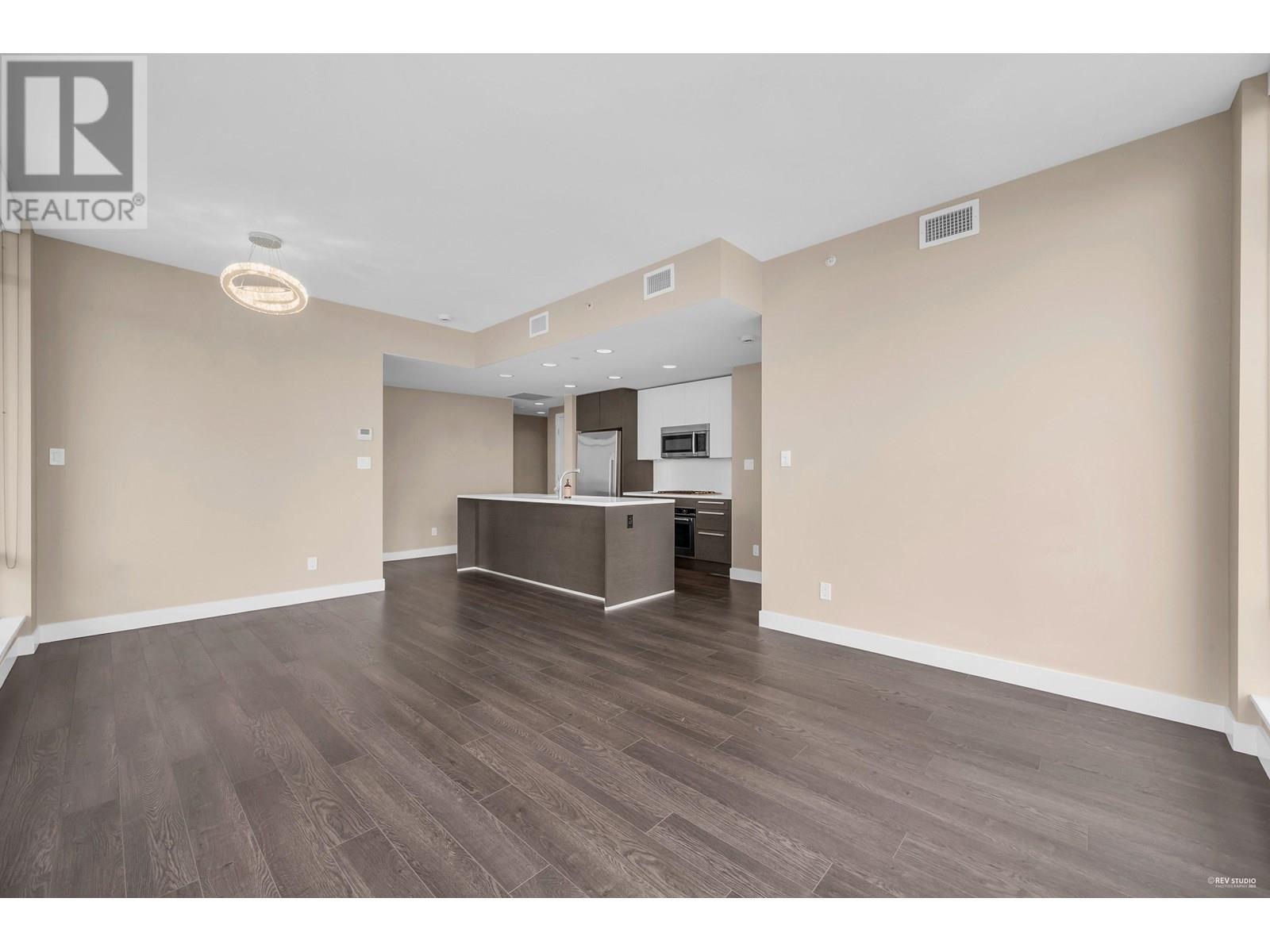 Photo 8 of 2807 2008 Rosser Avenue, Burnaby BC