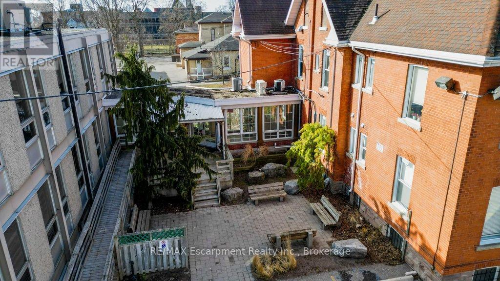 Photo 10 of 70 Chatham Street, Brantford ON