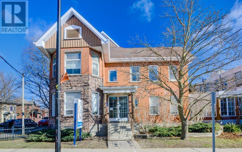 Photo 3 of 70 Chatham Street, Brantford ON