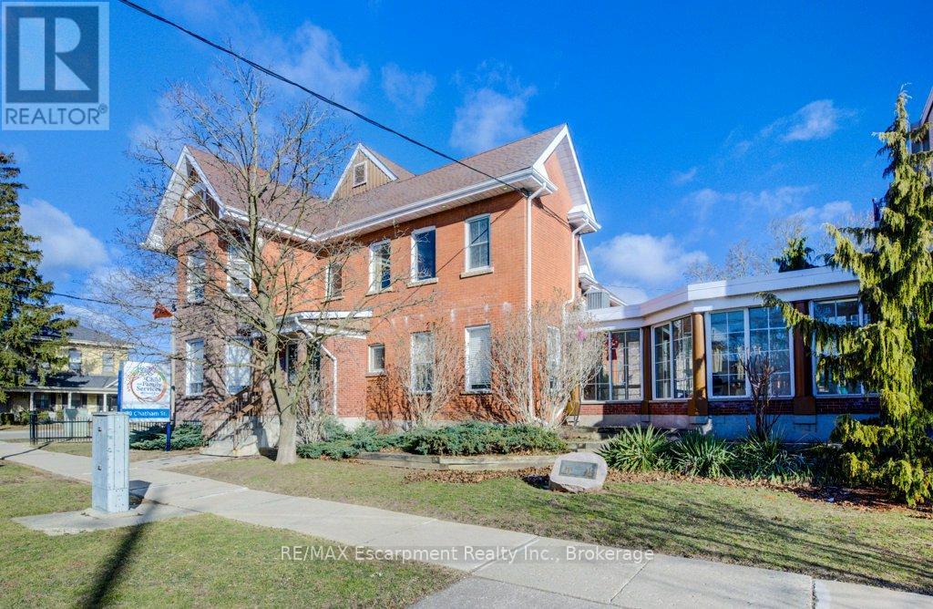 Photo 4 of 70 Chatham Street, Brantford ON