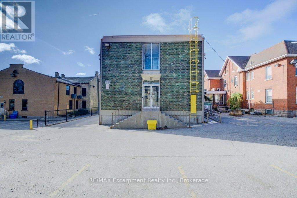 Photo 8 of 70 Chatham Street, Brantford ON