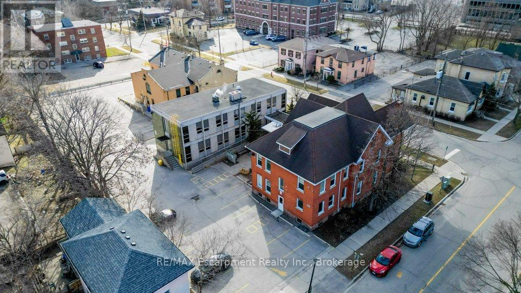 Photo 9 of 70 Chatham Street, Brantford ON