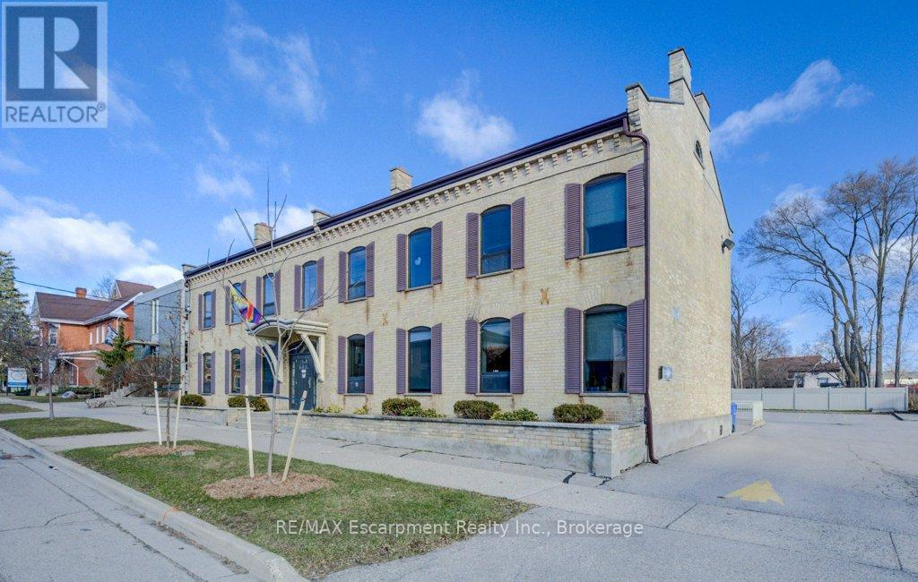 Photo 3 of 80 Chatham Street, Brantford ON