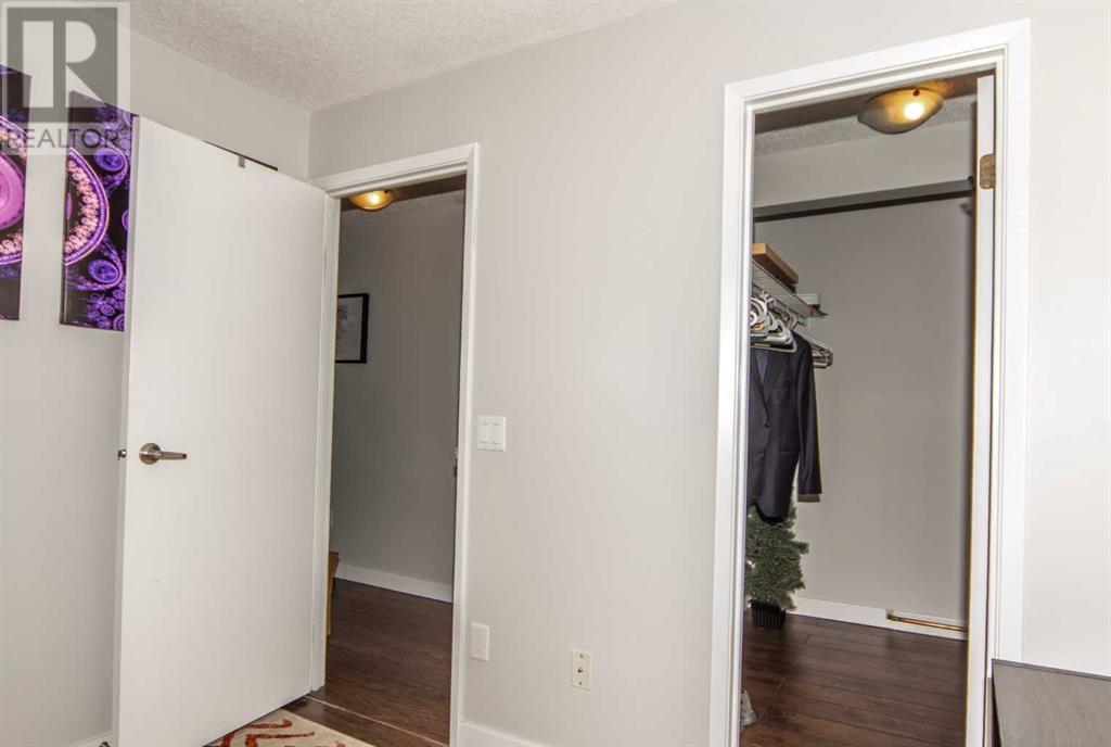 Single Family House for Sale in    Street SW Canyon Meadows Calgary 