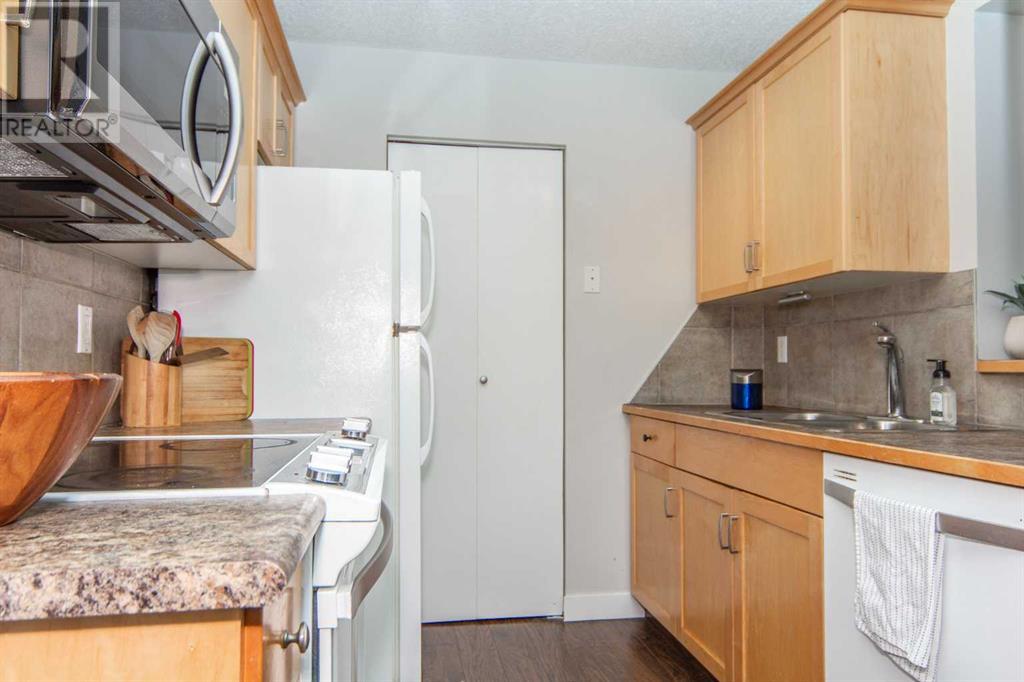 Single Family House for Sale in    Street SW Canyon Meadows Calgary 