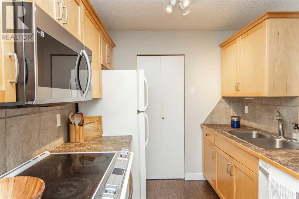 Single Family House for Sale in    Street SW Canyon Meadows Calgary 