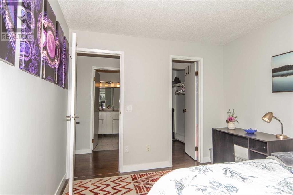 Single Family House for Sale in    Street SW Canyon Meadows Calgary 