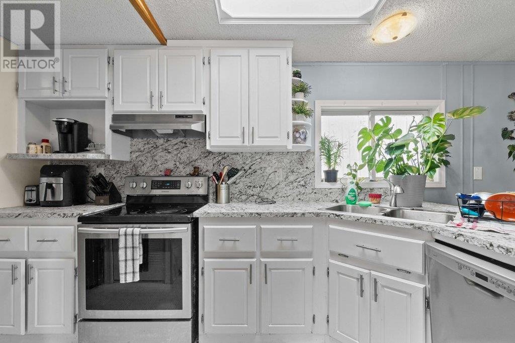 Photo 4 of 6751 51 Street Ne, Salmon Arm BC