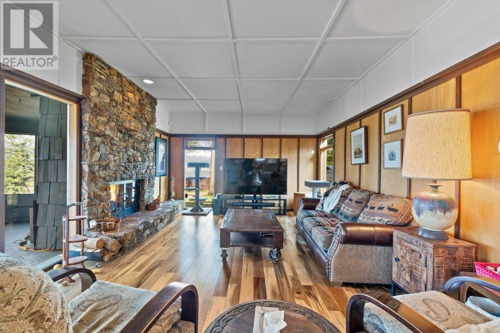 Photo 5 of 1321 10 Avenue Ne, Salmon Arm BC