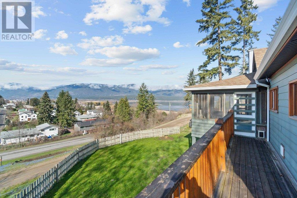 Photo 7 of 1321 10 Avenue Ne, Salmon Arm BC