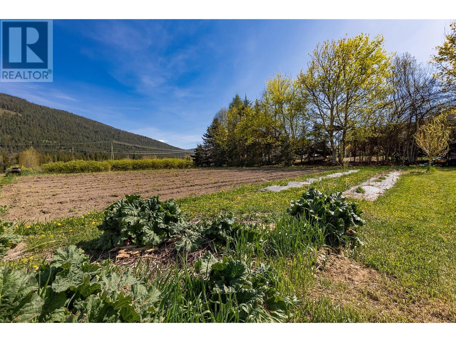 Photo 90 of 2201 50th Street, Salmon Arm BC
