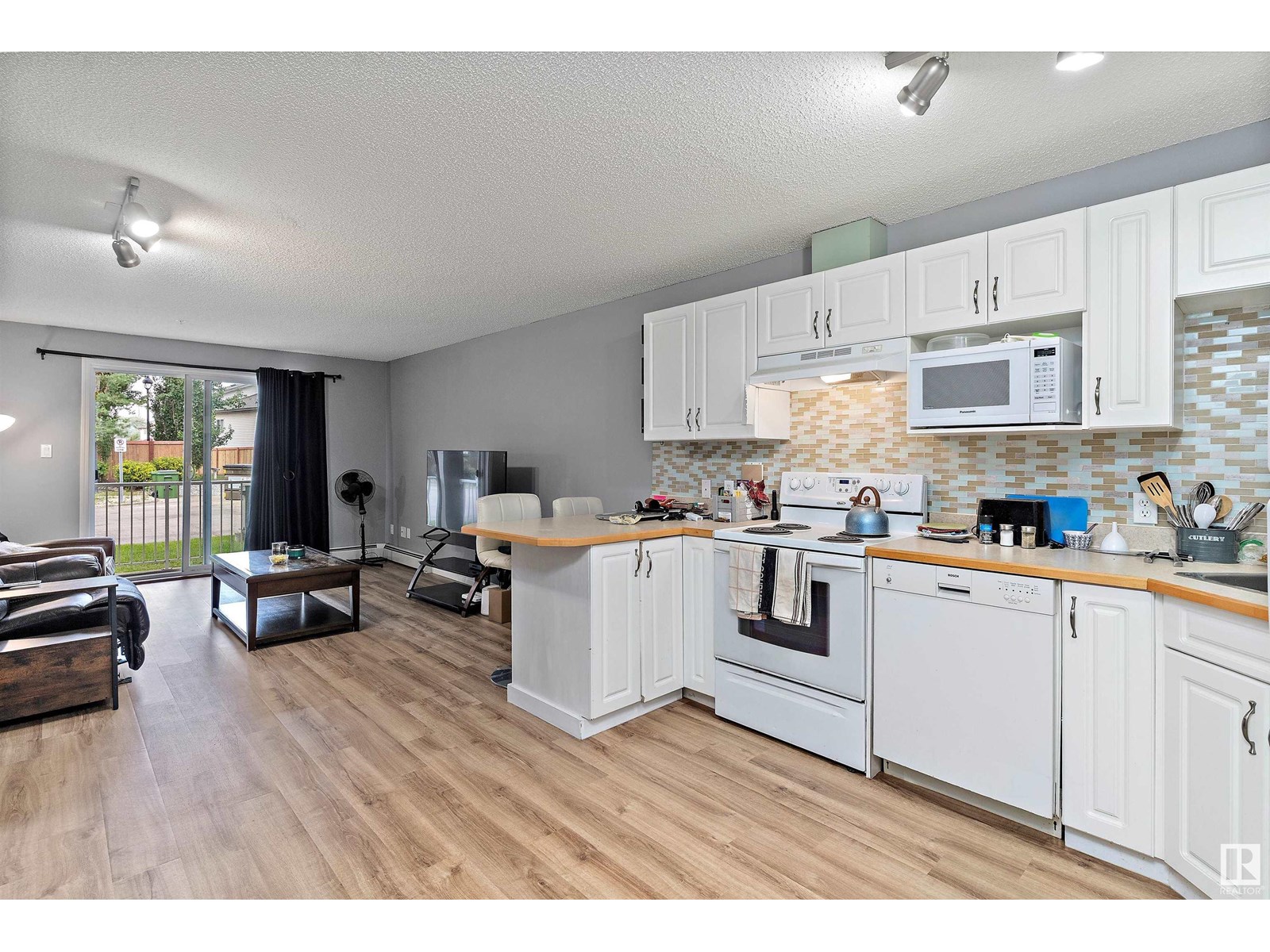 Photo 10 of 122 3425 19 St Nw, Edmonton AB