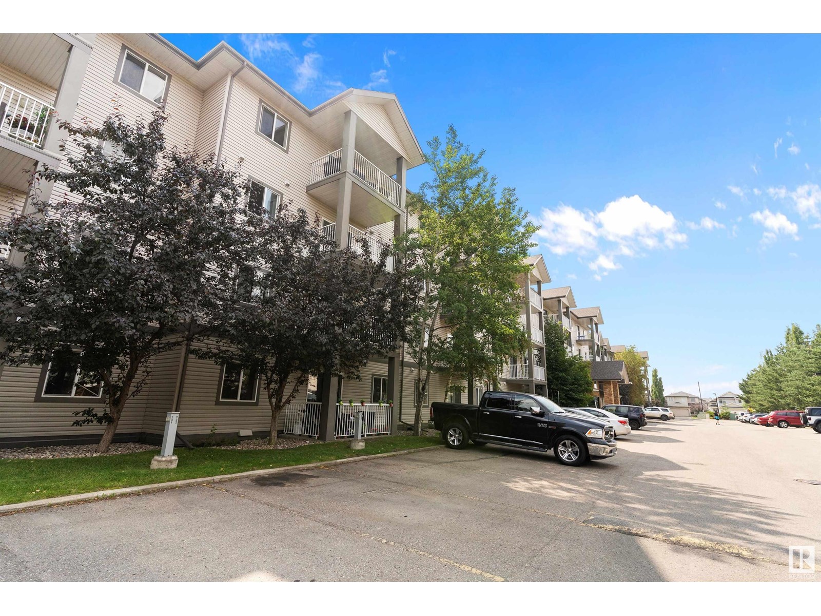 Photo 3 of 122 3425 19 St Nw, Edmonton AB